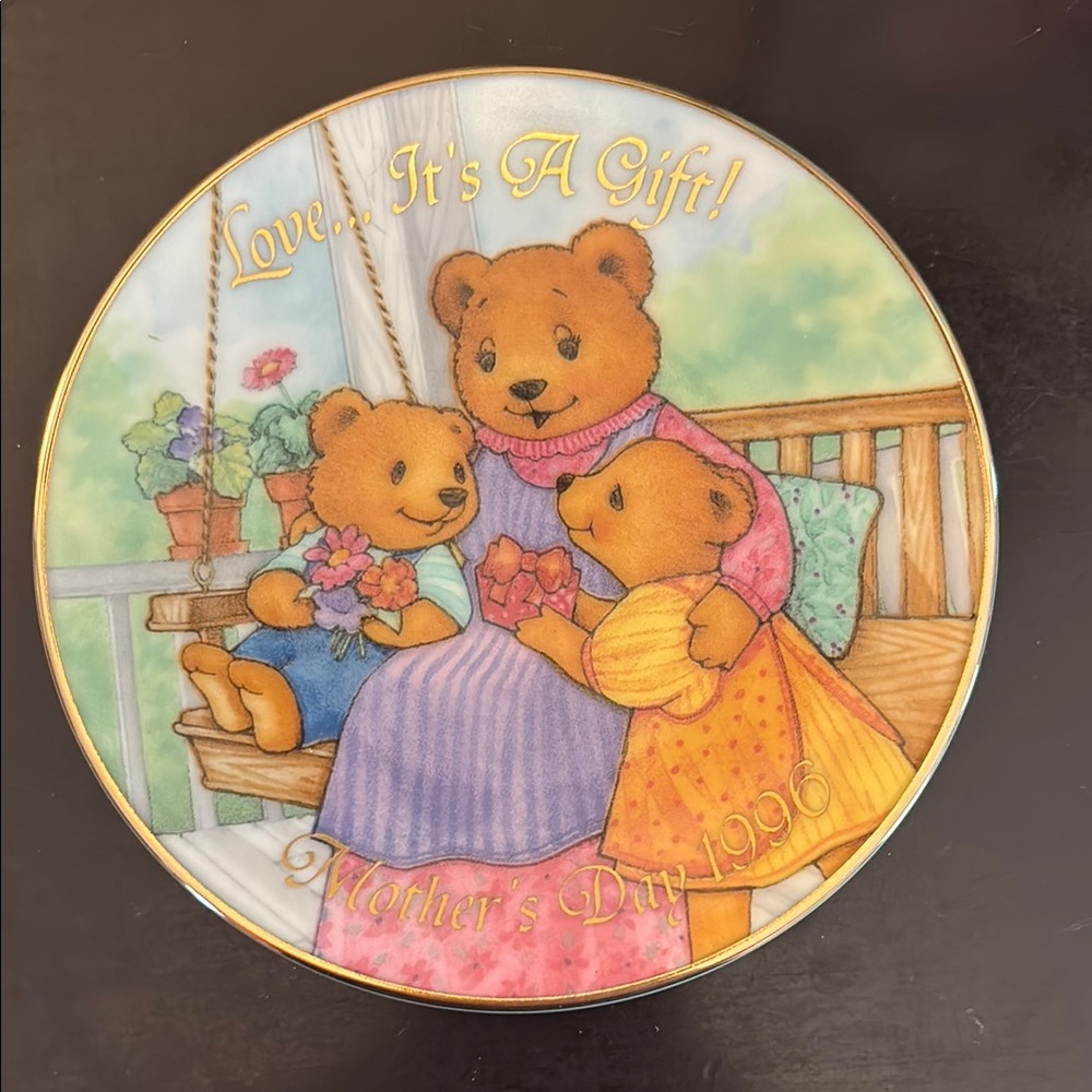 Mother's Day 1996 Bear Family Decorative Plate